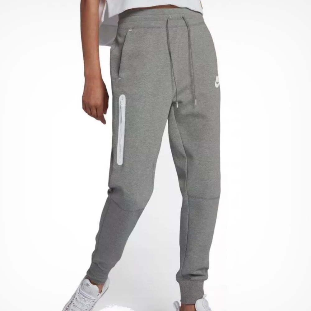 Nike Tech Gray Women’s Jogger Pants Size Medium‎
